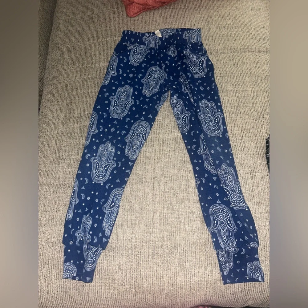 Assorted Patterned Leggings Collection - Picture 9 of 14